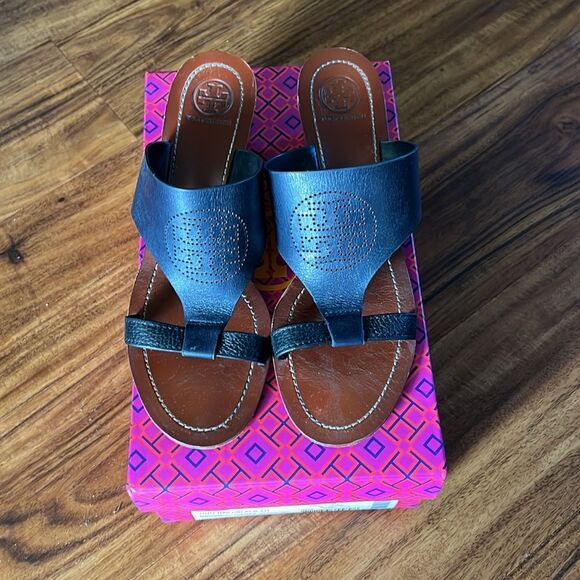 Tory Burch Navy/Black Perforated Logo Wedge Size 8.5 - Picture 3 of 9